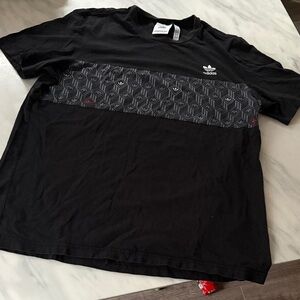 Adidas vintage large  Black Graphic T-Shirt